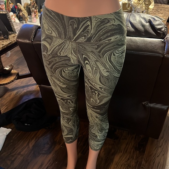 Athleta 🤩 - Picture 2 of 5